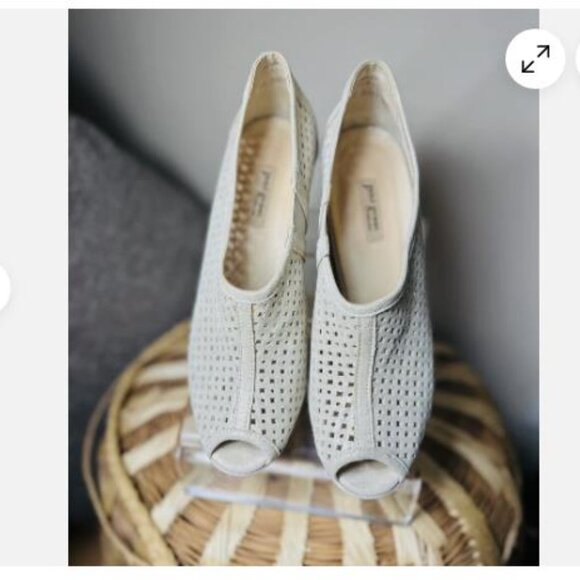 Paul Green Platform Gold 4.5 / 7 Suede Peep Toe Perforated Lazer Cut Out Heels - Picture 7 of 10